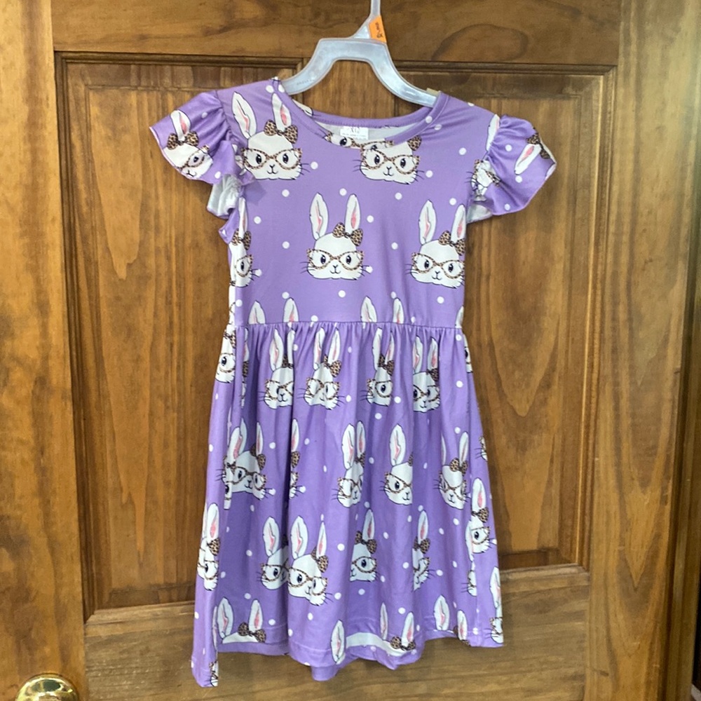 Bunny dress with glasses